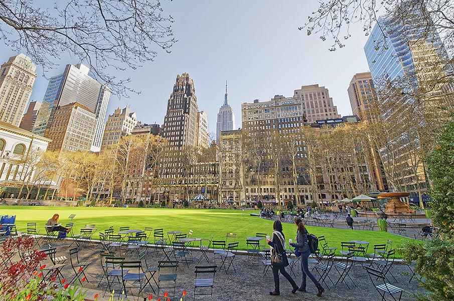 Bryant Park in Midtown Manhattan, New York, USA. 