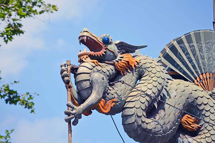 Dragon next to Mercat de la Boqueria in Barcelona 